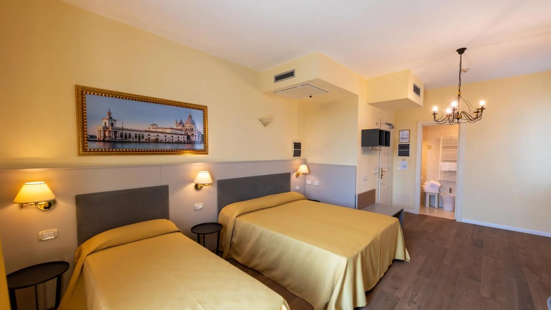 Hotel Ambasciata Venice - Atika & Atif Mestre İtalya