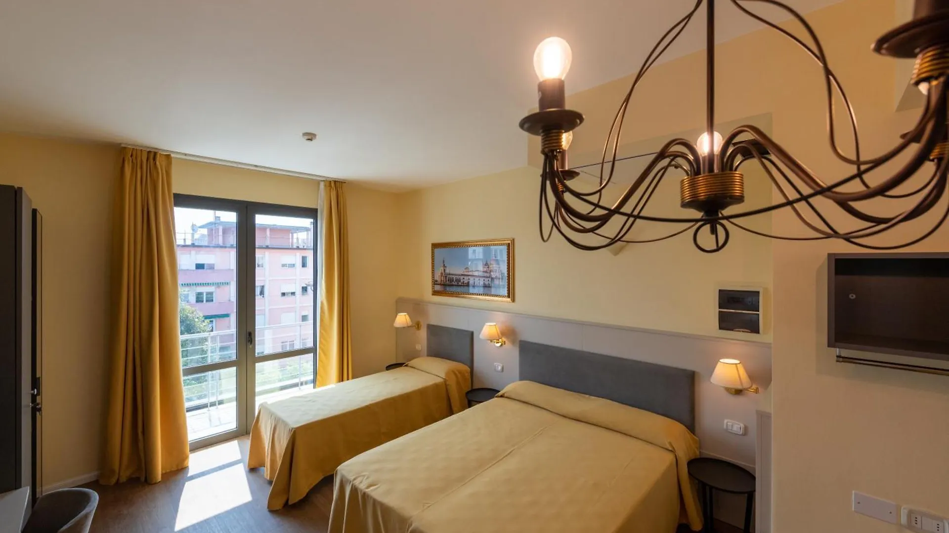 Hotel Ambasciata Venice - Atika & Atif Mestre 3*,  İtalya