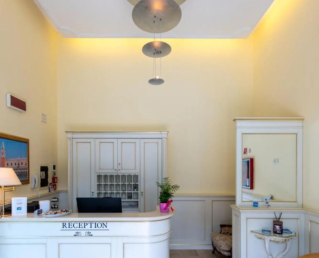 Hotel Ambasciata Venice - Atika & Atif Mestre