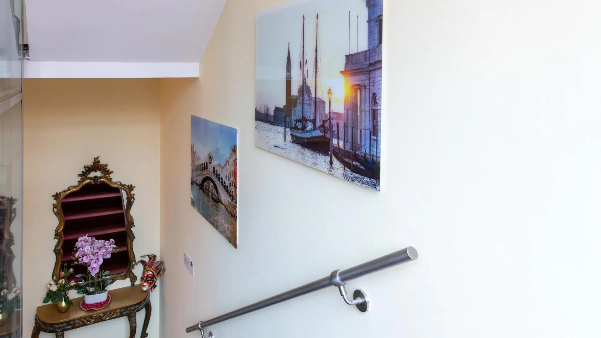 ***  Hotel Ambasciata Venice - Atika & Atif Mestre İtalya
