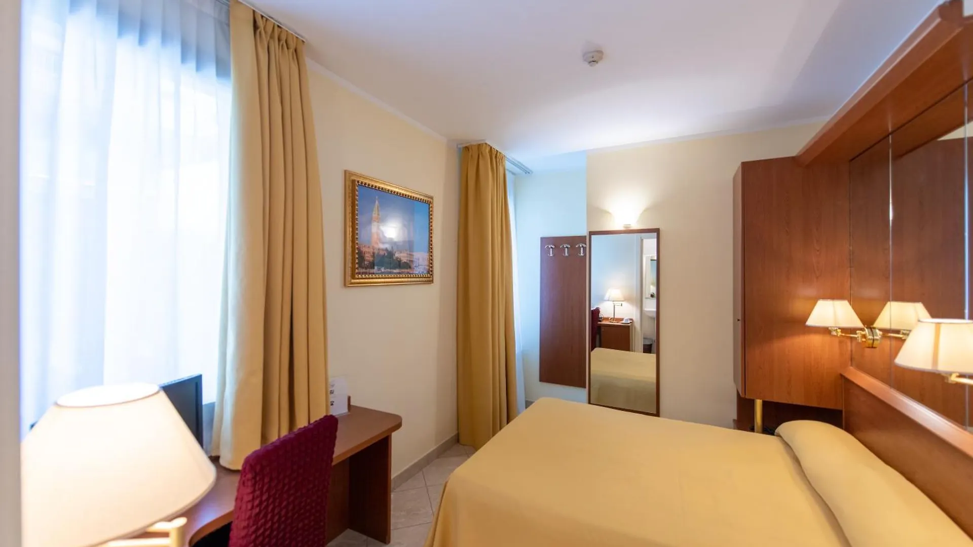 Hotel Ambasciata Venice - Atika & Atif Mestre