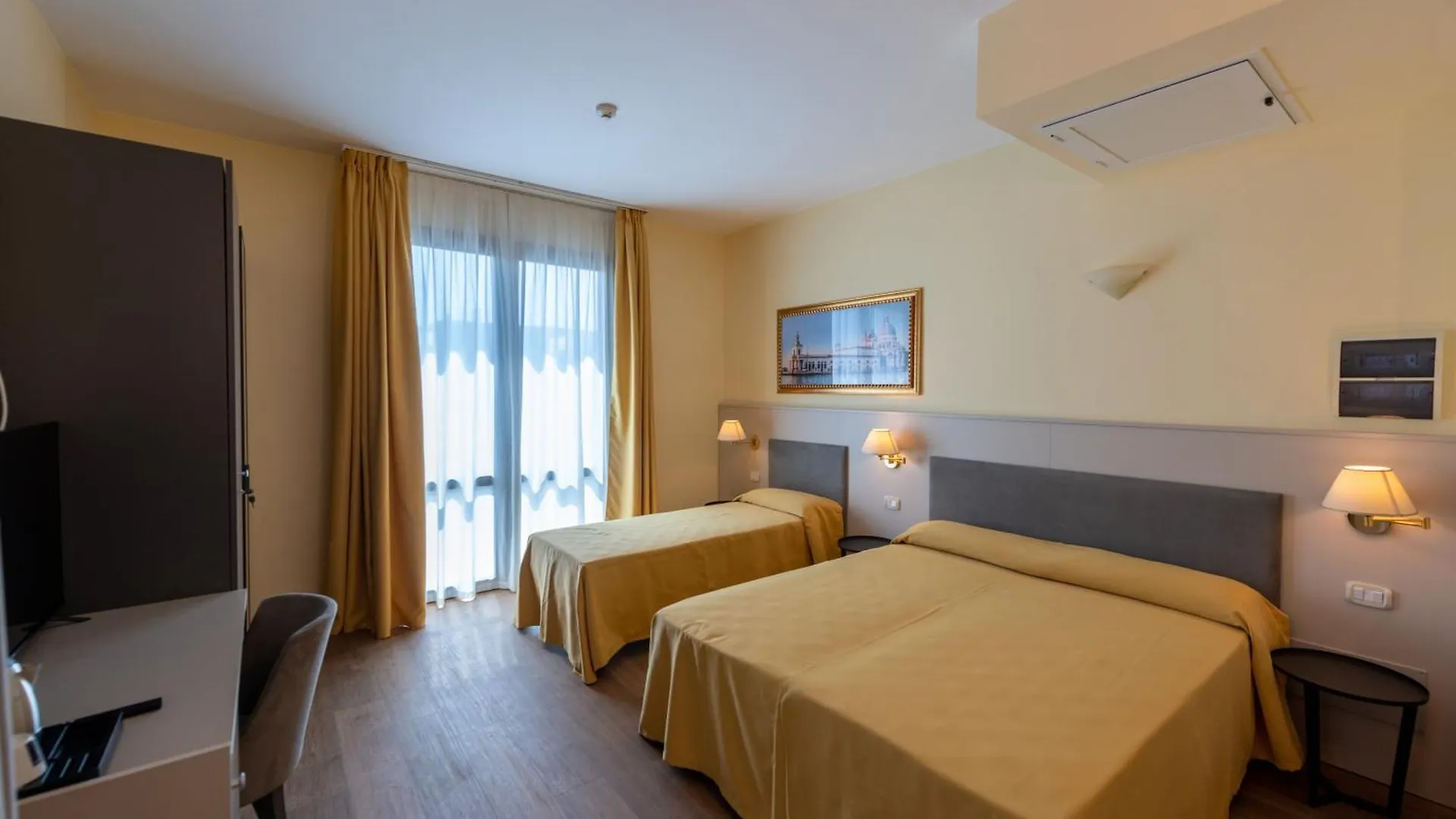 Hotel Ambasciata Venice - Atika & Atif Mestre