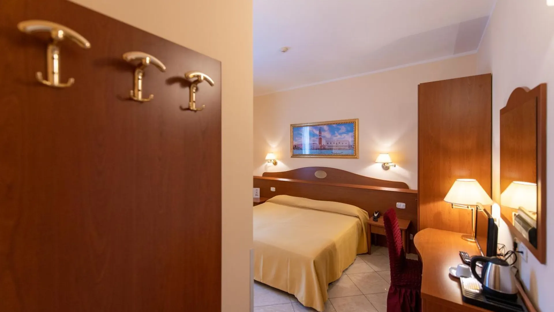 Hotel Ambasciata Venice - Atika & Atif Mestre 3*,  İtalya