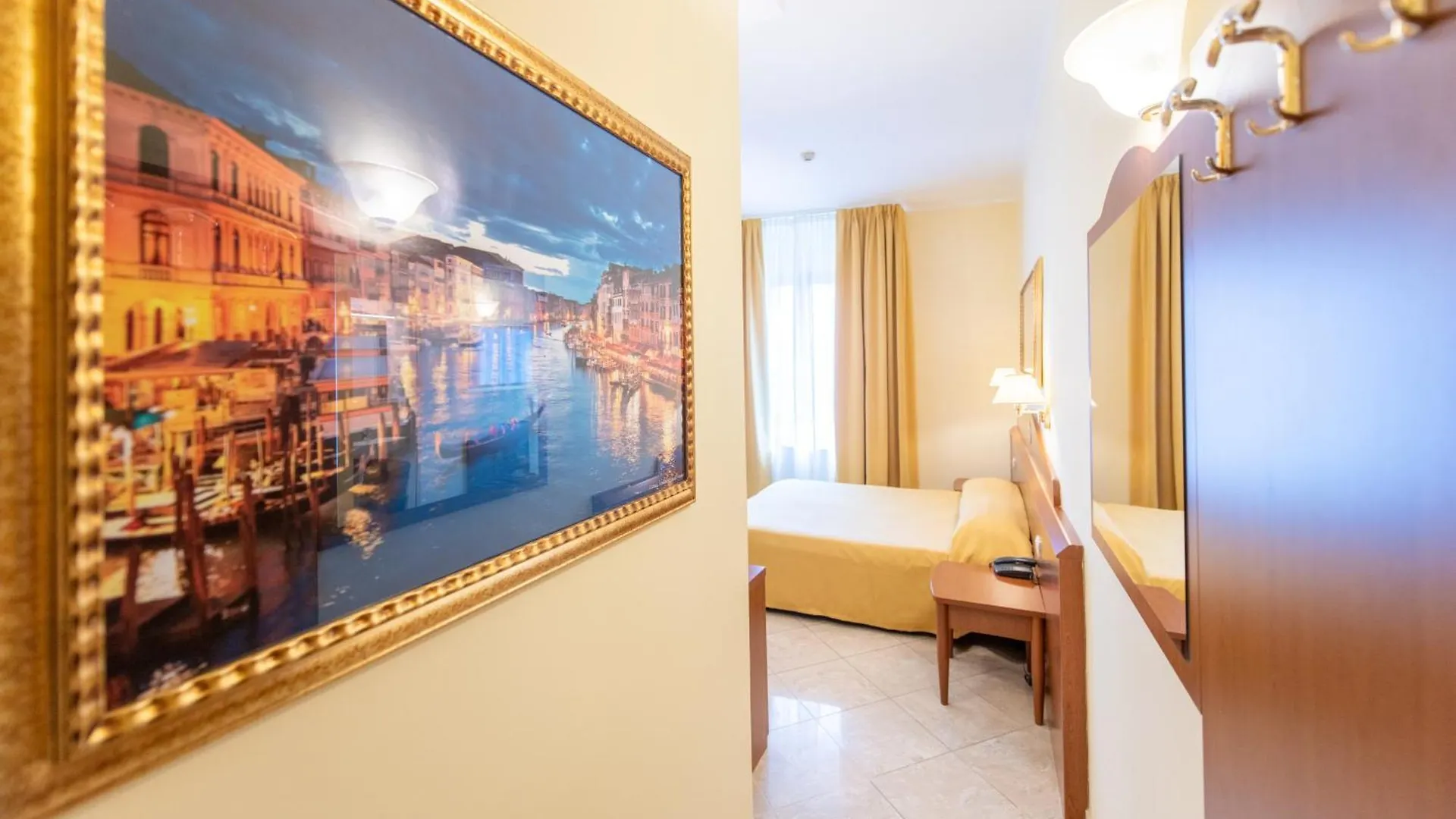 Hotel Ambasciata Venice - Atika & Atif Mestre
