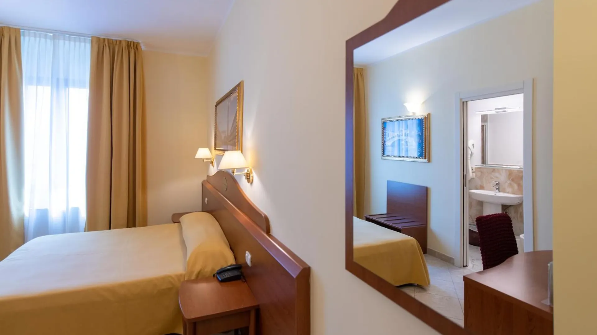 Hotel Ambasciata Venice - Atika & Atif Mestre