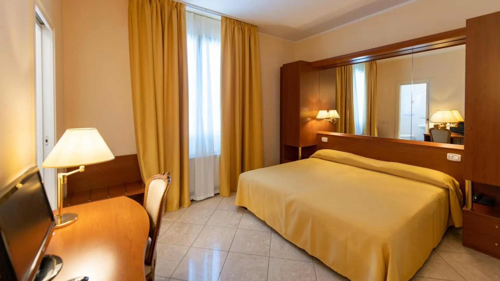 Hotel Ambasciata Venice - Atika & Atif Mestre 3*,