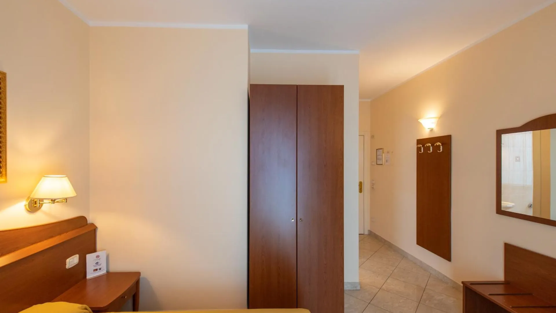 Hotel Ambasciata Venice - Atika & Atif Mestre