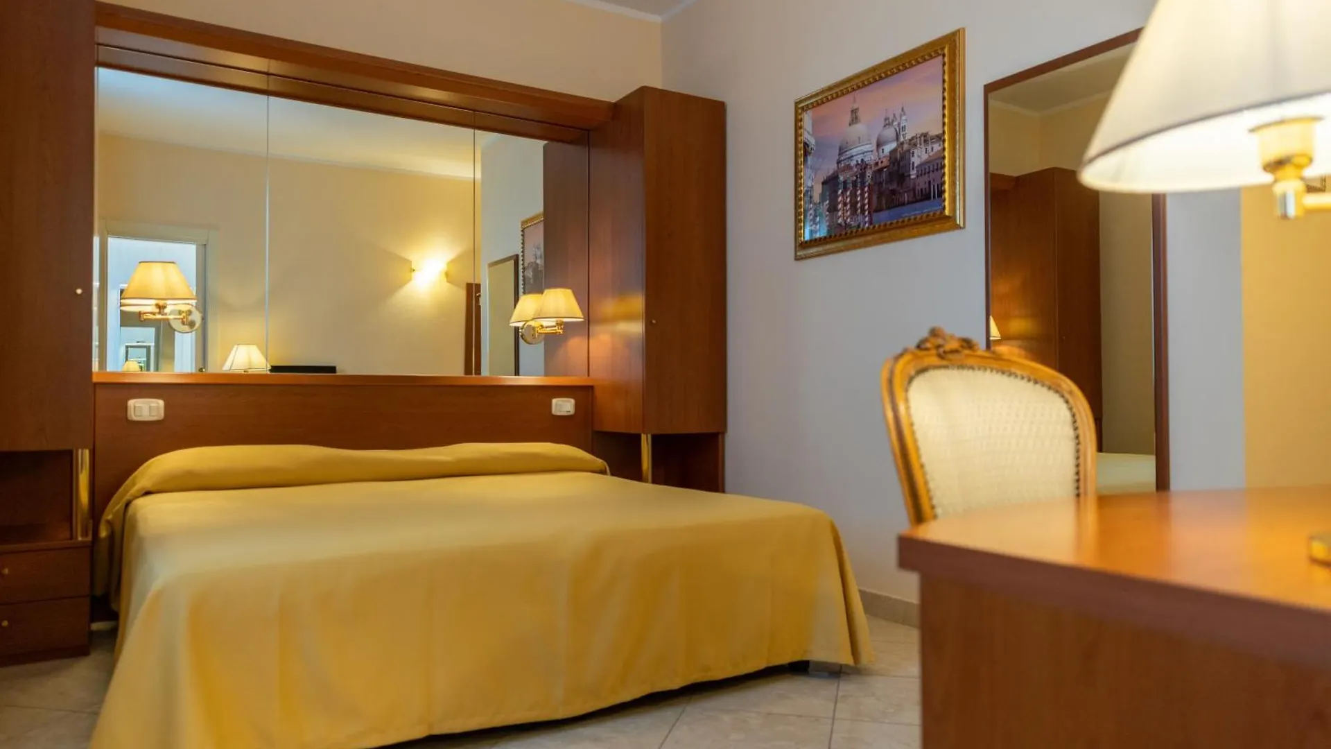 Hotel Ambasciata Venice - Atika & Atif Mestre