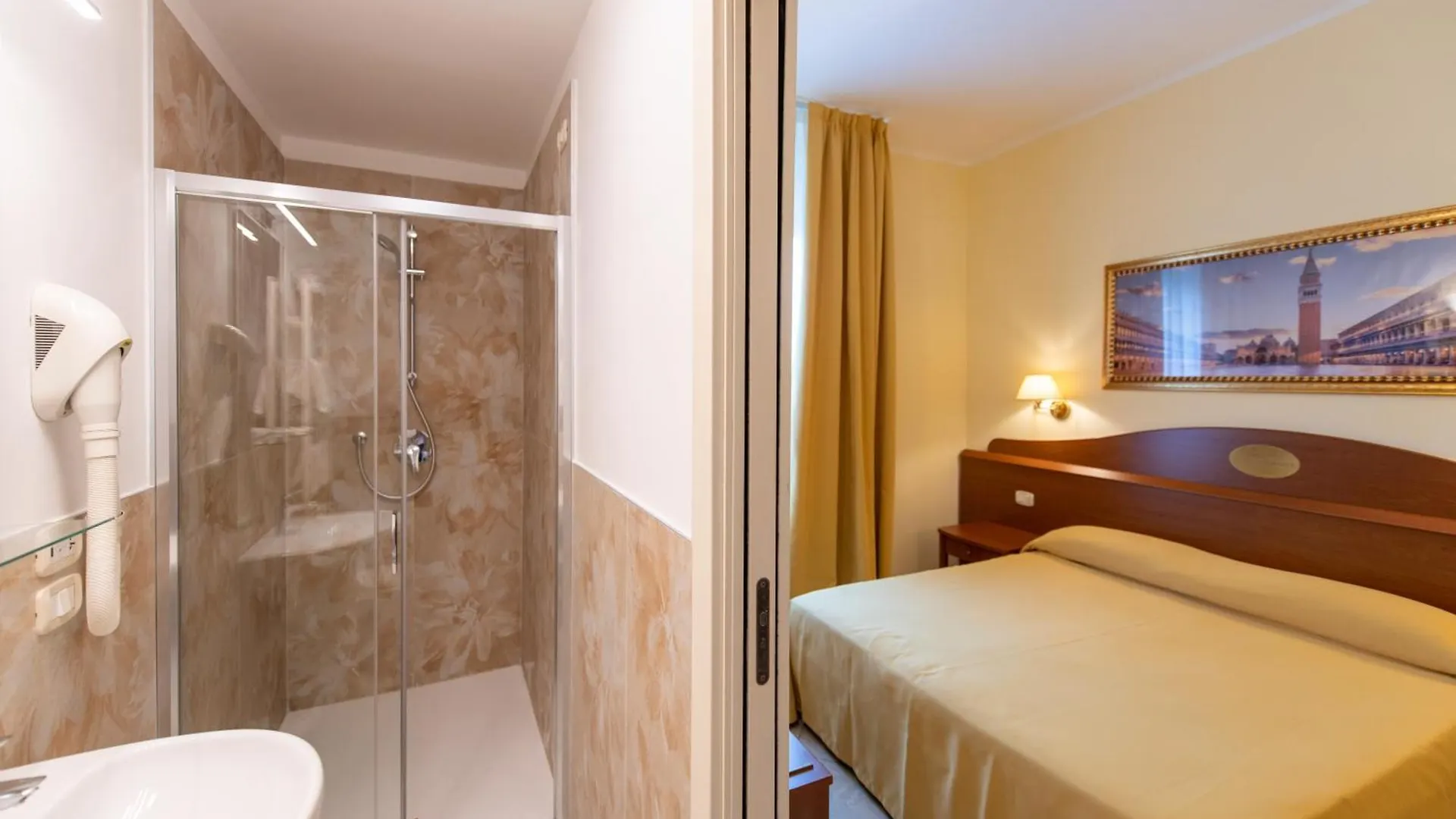 Hotel Ambasciata Venice - Atika & Atif Mestre 3*,  İtalya