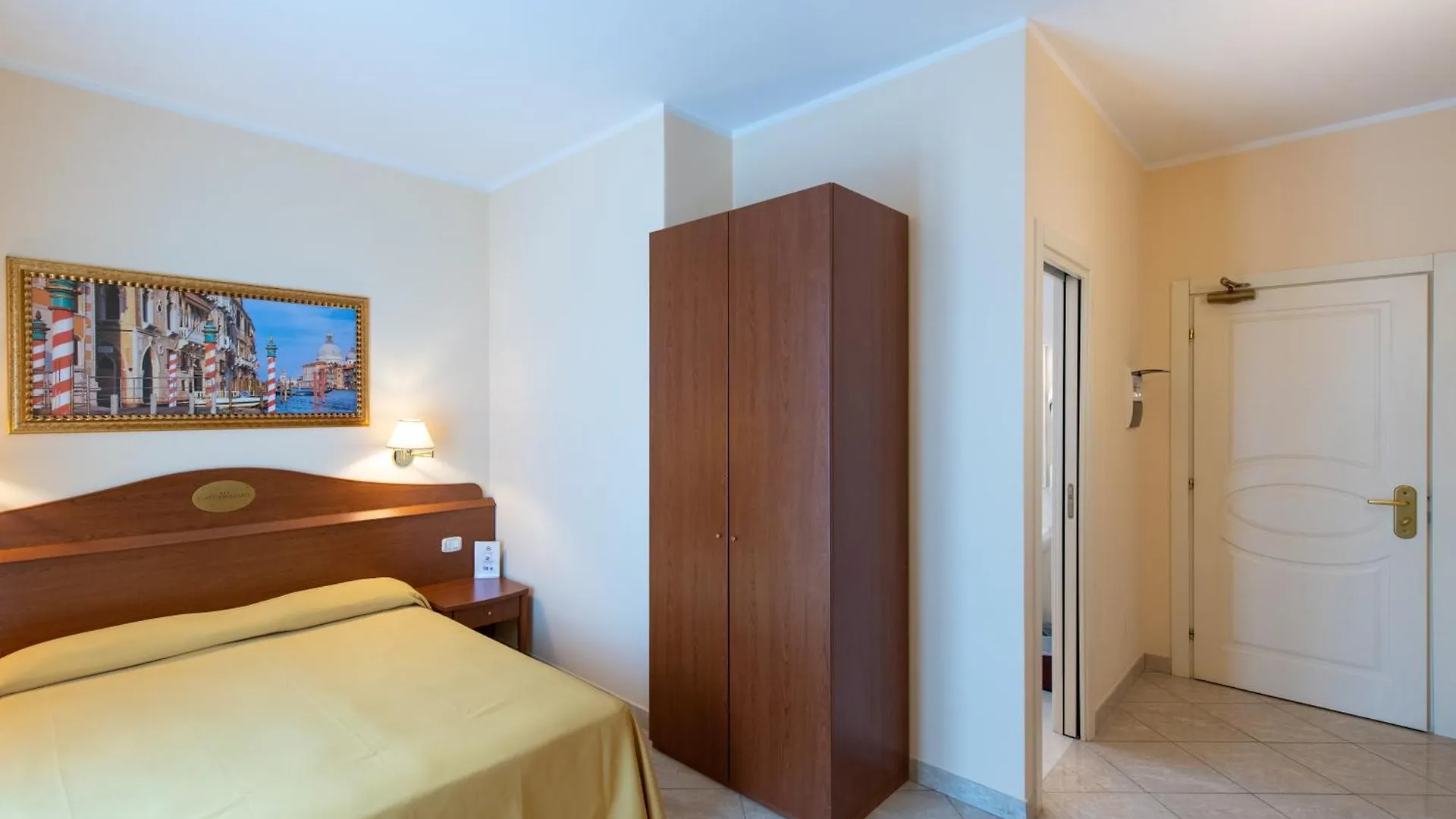 Hotel Ambasciata Venice - Atika & Atif Mestre