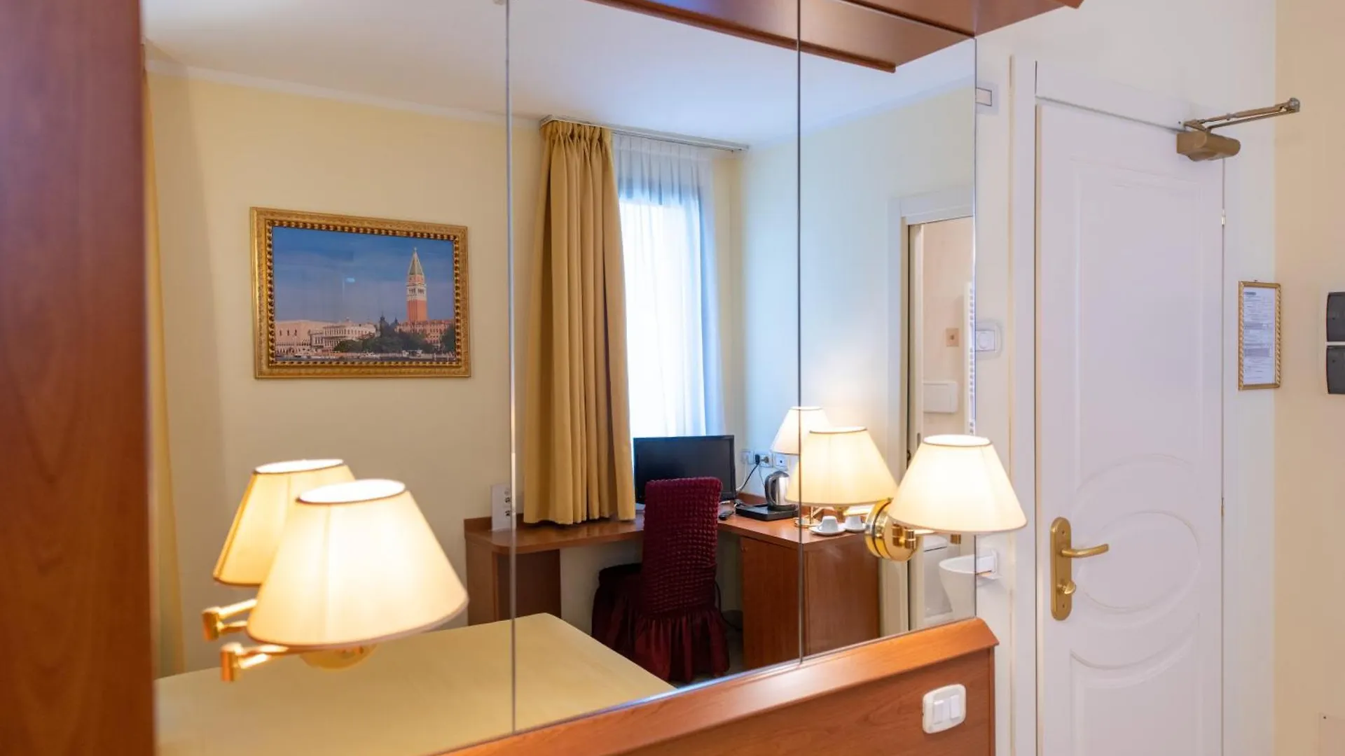 Hotel Ambasciata Venice - Atika & Atif Mestre