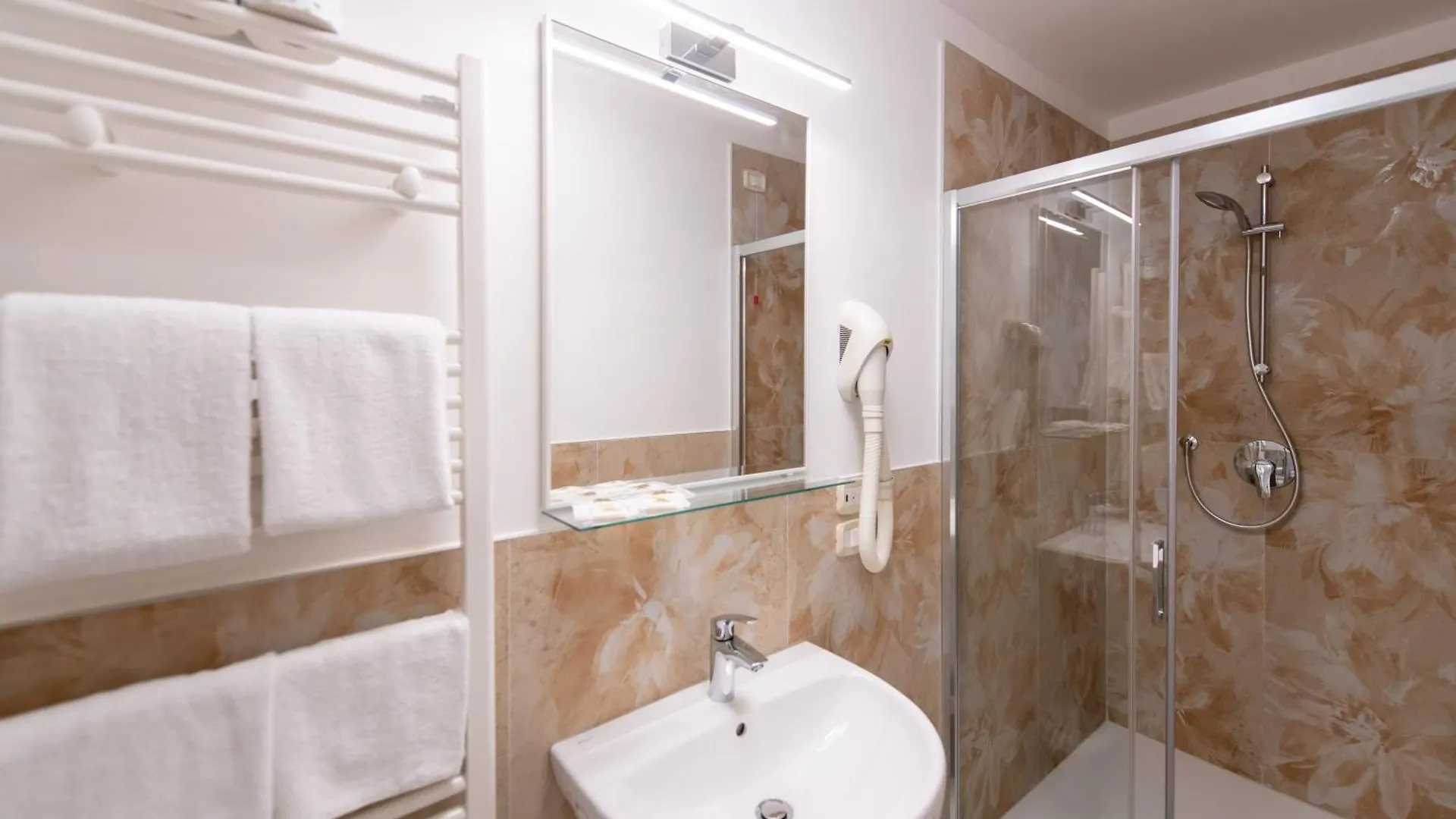 Hotel Ambasciata Venice - Atika & Atif Mestre