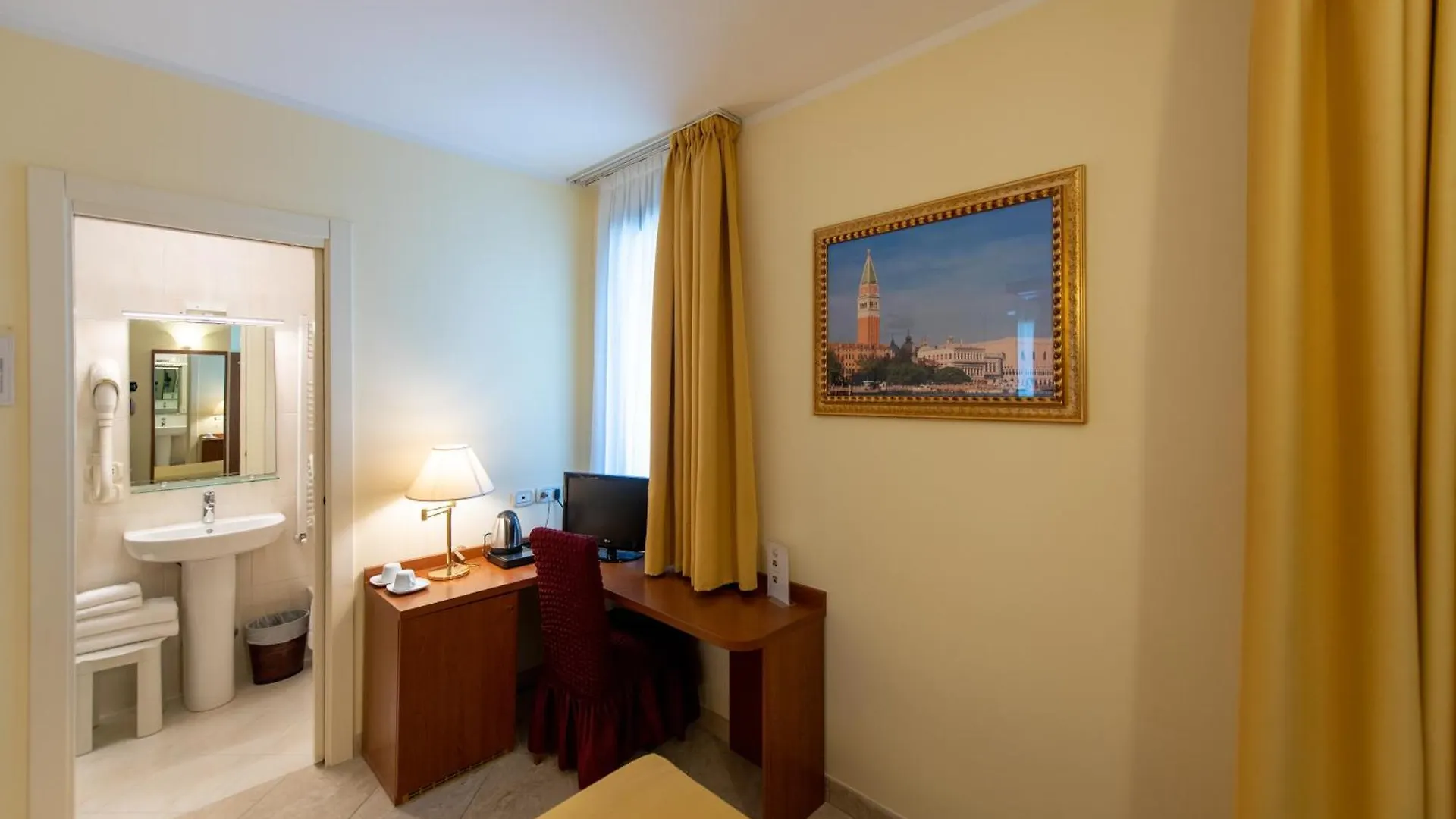 Hotel Ambasciata Venice - Atika & Atif Mestre İtalya