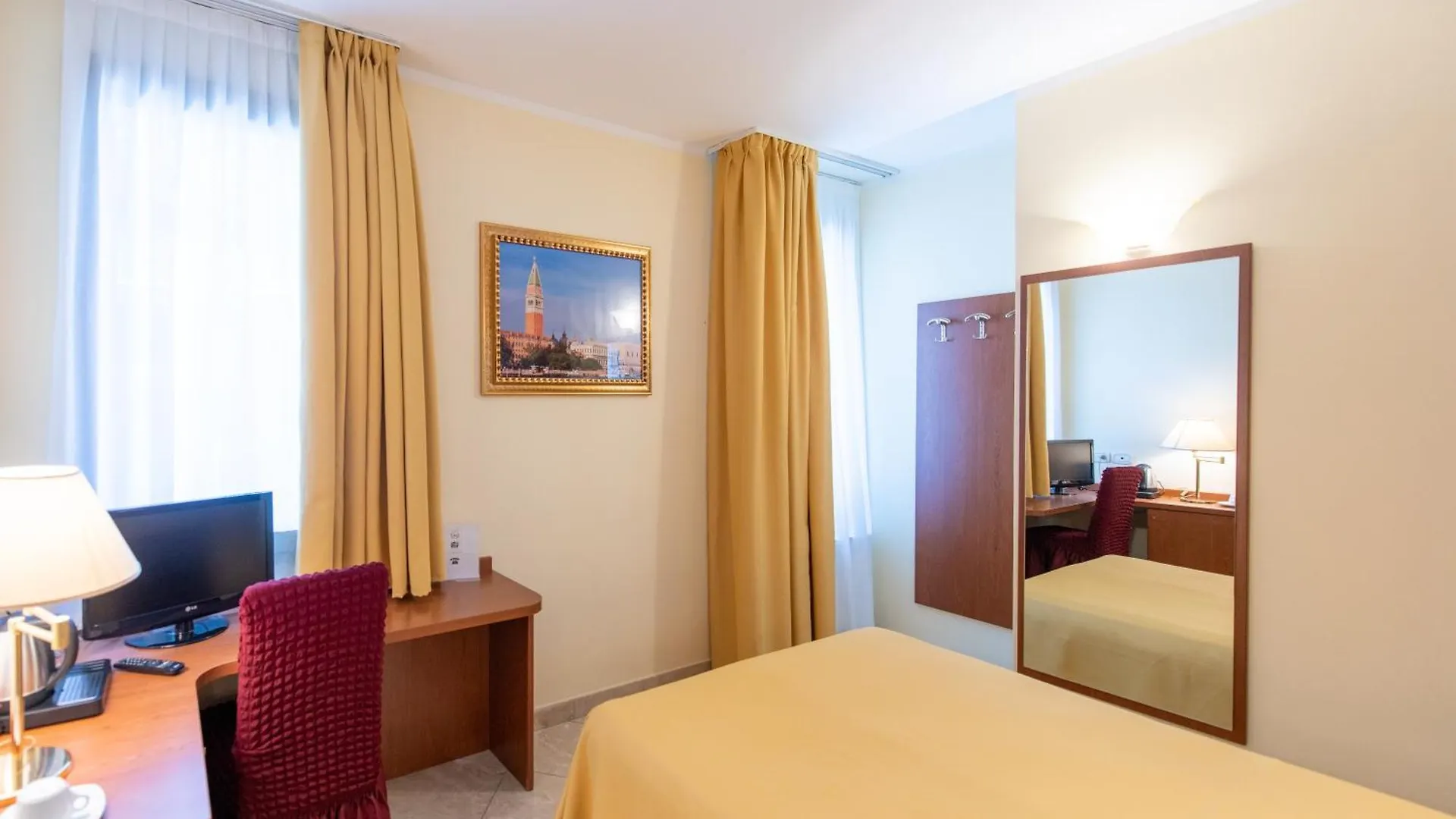 ***  Hotel Ambasciata Venice - Atika & Atif Mestre İtalya