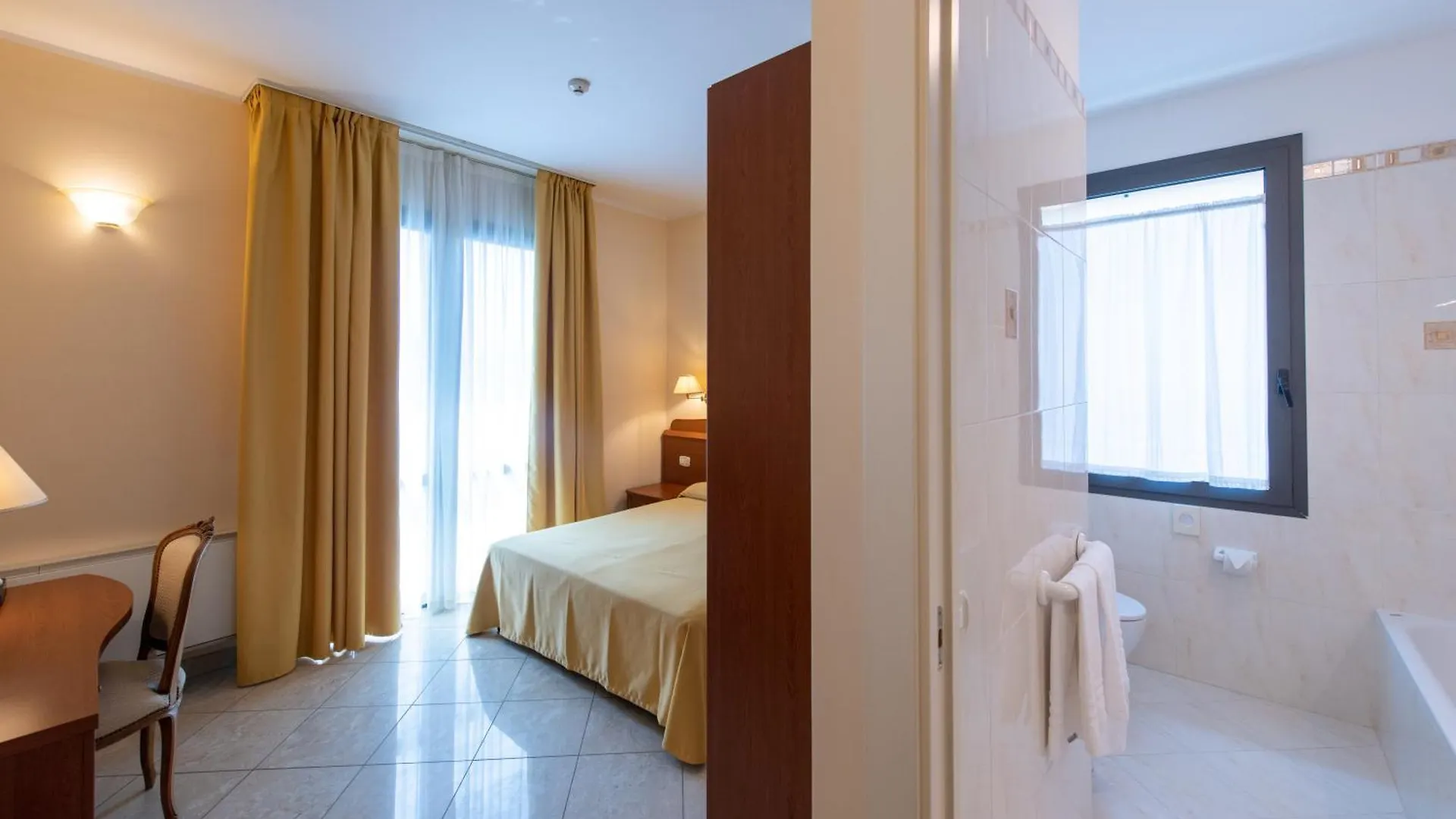 Hotel Ambasciata Mestre 3*,  Italia