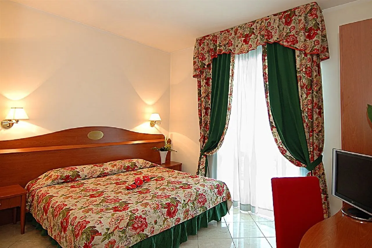 Hotel Ambasciata Mestre 3*,